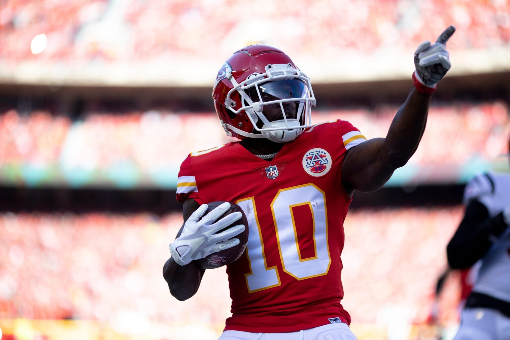 CBS SPORTS: Chiefs trade Tyreek Hill to Dolphins in BLOCKBUSTER