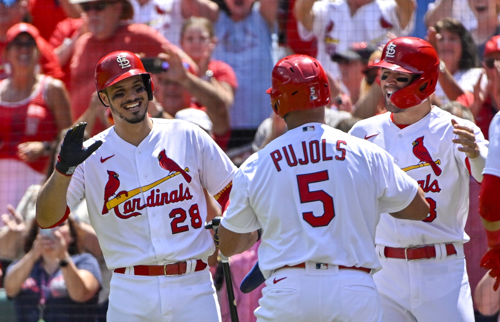 Pujols hits 2 HRs, Molina pitches as Cards romp