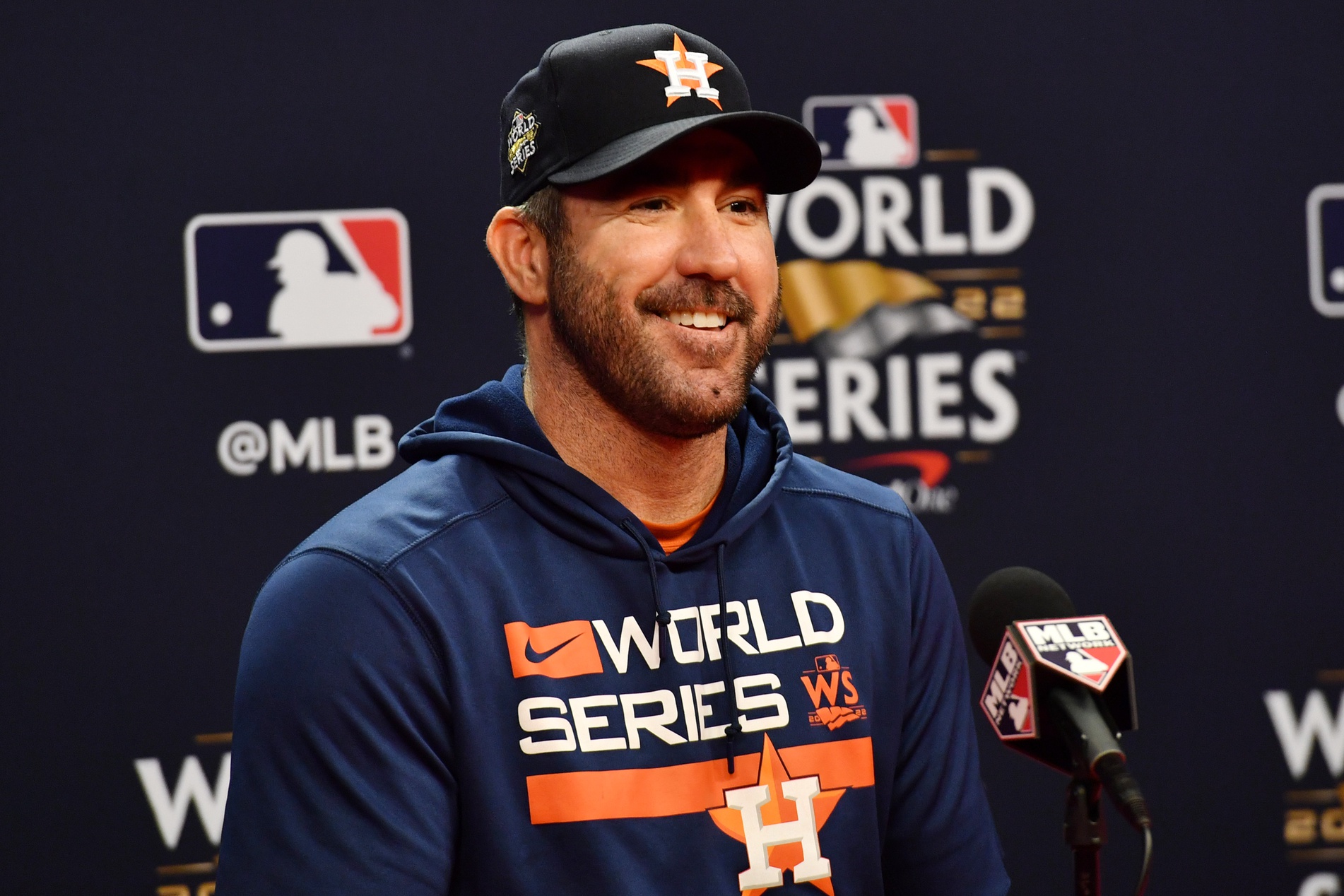 World Series: Justin Verlander makes nice with Phillies fans in