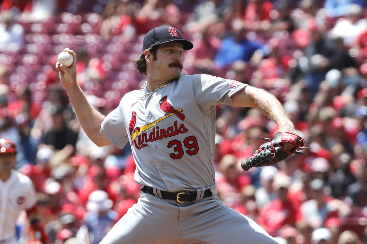 Mikolas works 8 shutout innings, leads Cardinals to 2-1 victory